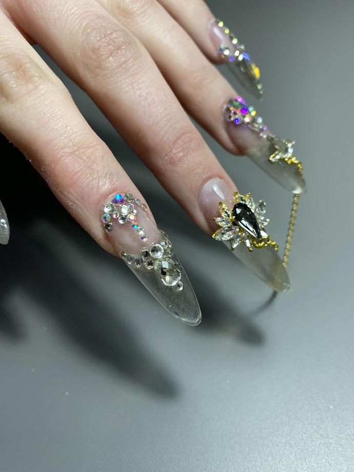 Uñas Decorativas Con Joyería